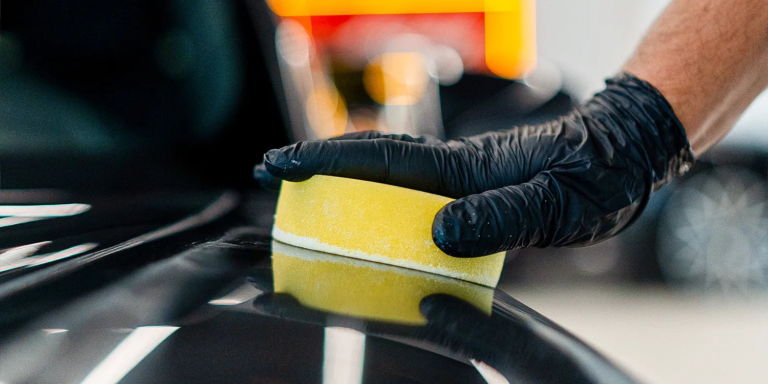 Autowachs in Criss-Cross-Methode auftragen: Wie macht man das, ohne die Arbeit zu vermasseln?