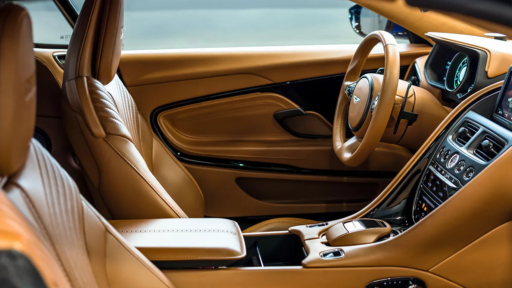 Wie pflegt man die Leder Innenraum im Auto?